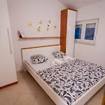 Apartament Five *