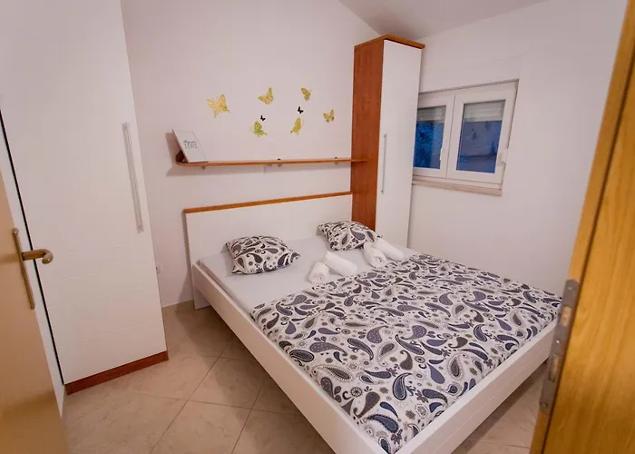 Apartman Five *